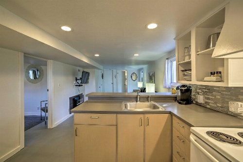 Chic Apartment 2 Blocks from Central Fairhaven! image 1