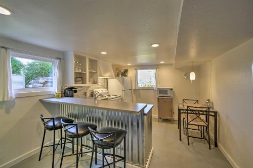 Chic Apartment 2 Blocks from Central Fairhaven! image 12