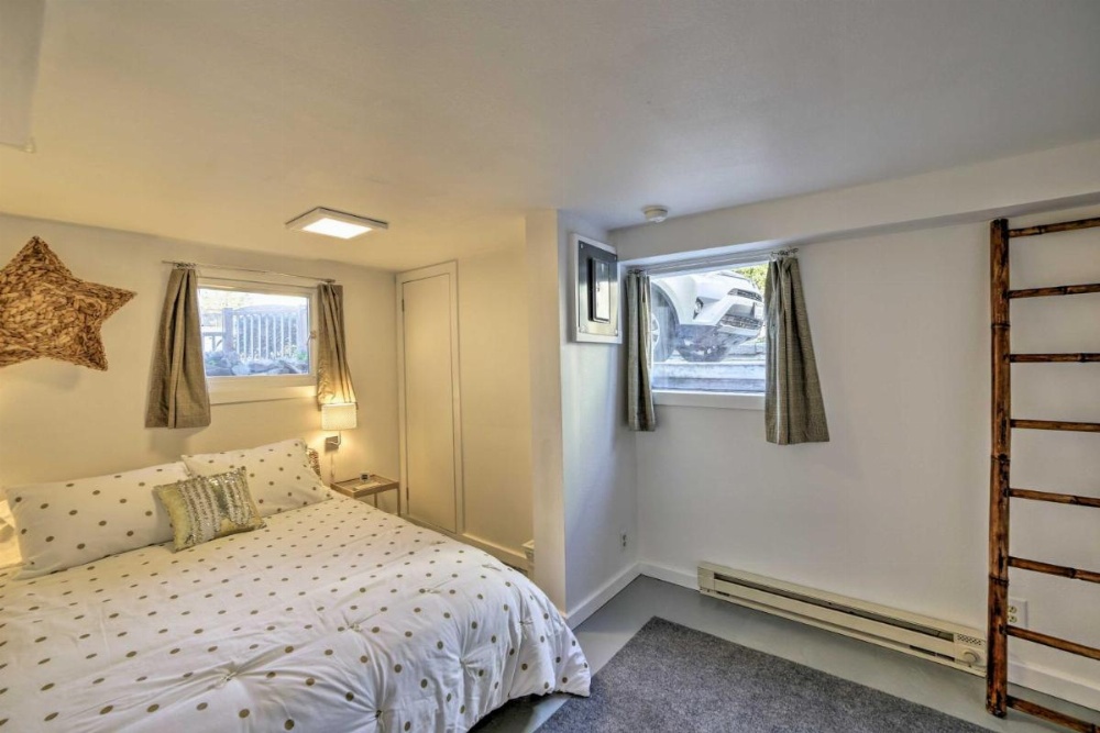 Chic Apartment 2 Blocks from Central Fairhaven!