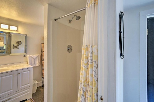 Chic Apartment 2 Blocks from Central Fairhaven! image 9